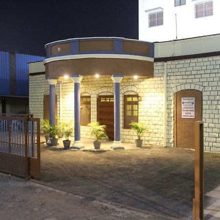 Yuvraj Lodge Osmanabad Esterno foto