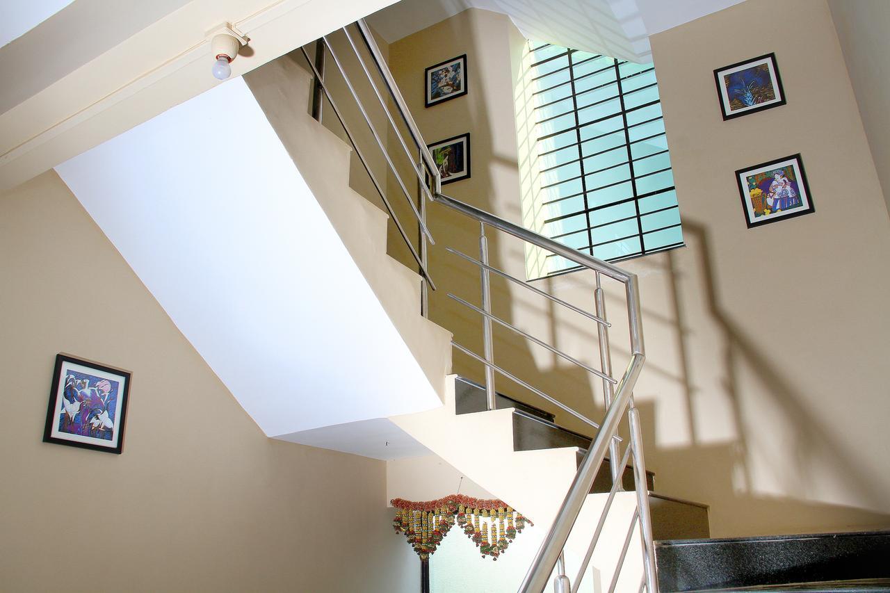 Yuvraj Lodge Osmanabad Esterno foto