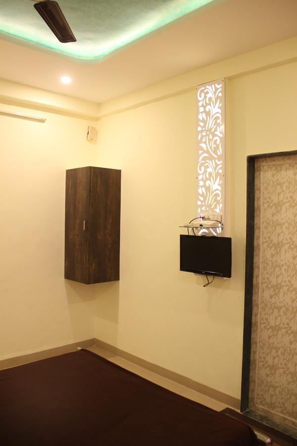 Yuvraj Lodge Osmanabad Esterno foto