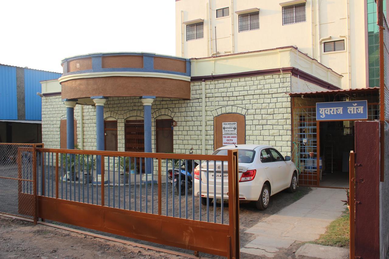 Yuvraj Lodge Osmanabad Esterno foto