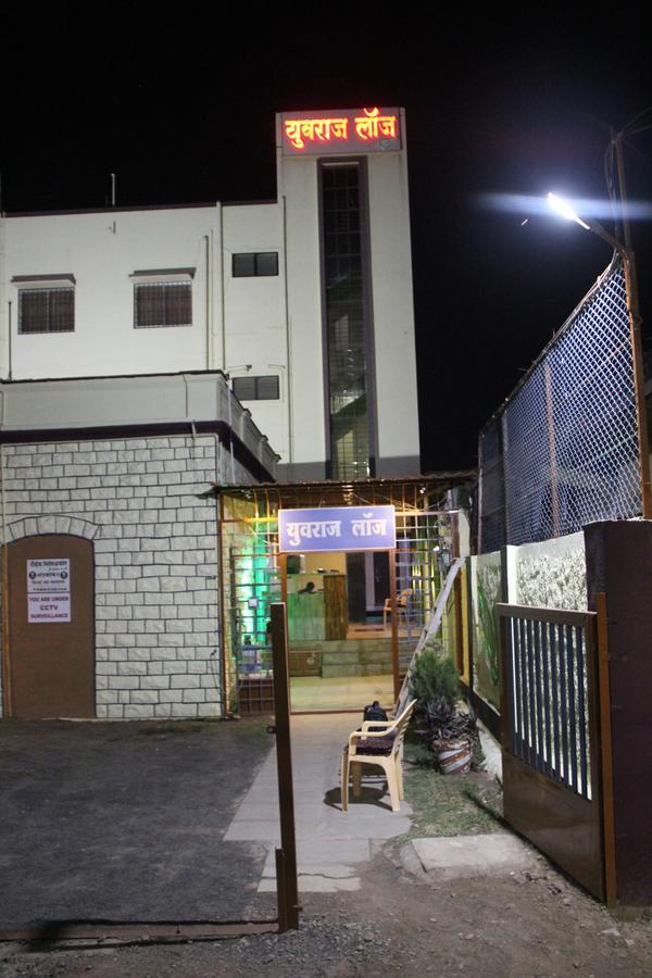 Yuvraj Lodge Osmanabad Esterno foto