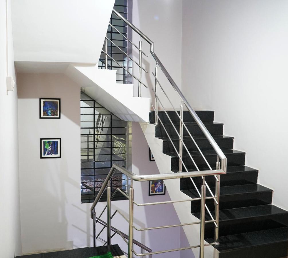 Yuvraj Lodge Osmanabad Esterno foto