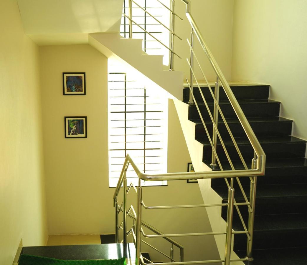 Yuvraj Lodge Osmanabad Esterno foto